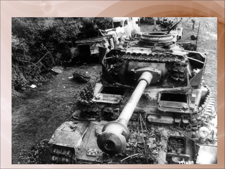 Презентация по картине А. Пластова "Фашист пролетел" - Скачать школьные презентации PowerPoint бесплатно | Портал бесплатных презентаций school-present.com